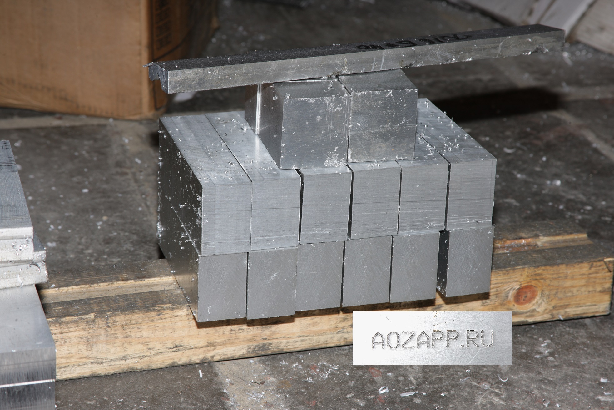 Точная резка алюминиевой плиты Д16Б на прямые заготовки.