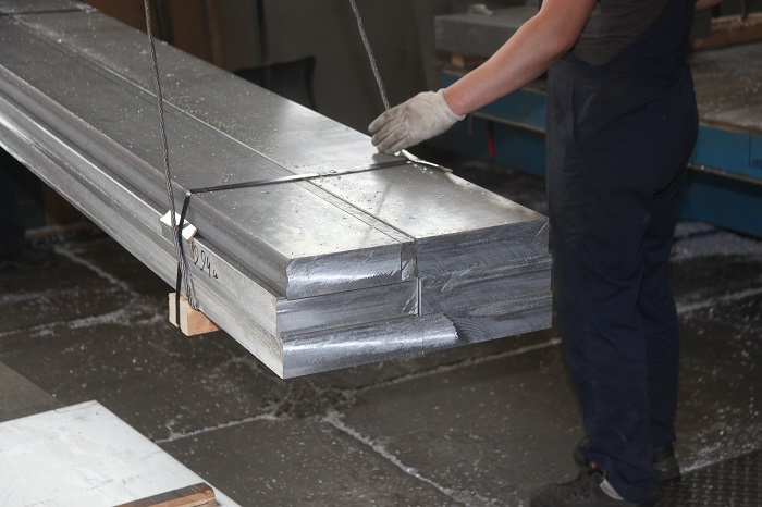 Погрузка алюминиевых плит Д16Т. Алюминиевый прокат.